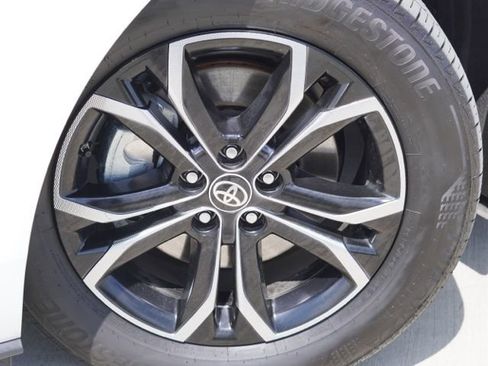 Certified 2025 Toyota Sienna Platinum AWD/4WD image 12