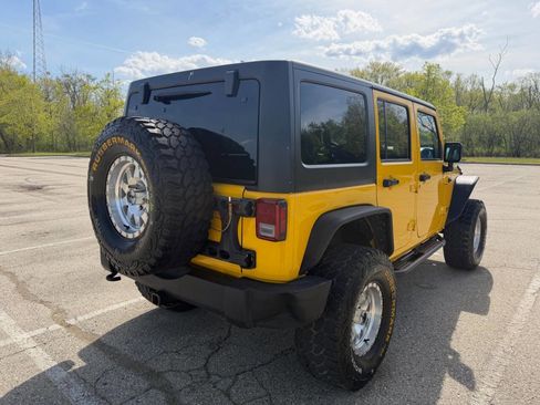 Used 2015 Jeep Wrangler Unlimited Rubicon w/ Dual Top Group AWD/4WD image 8