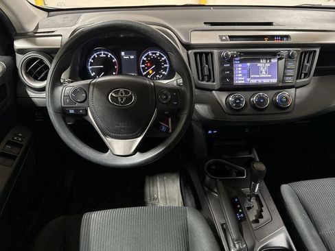 Used 2018 Toyota RAV4 LE AWD/4WD image 11