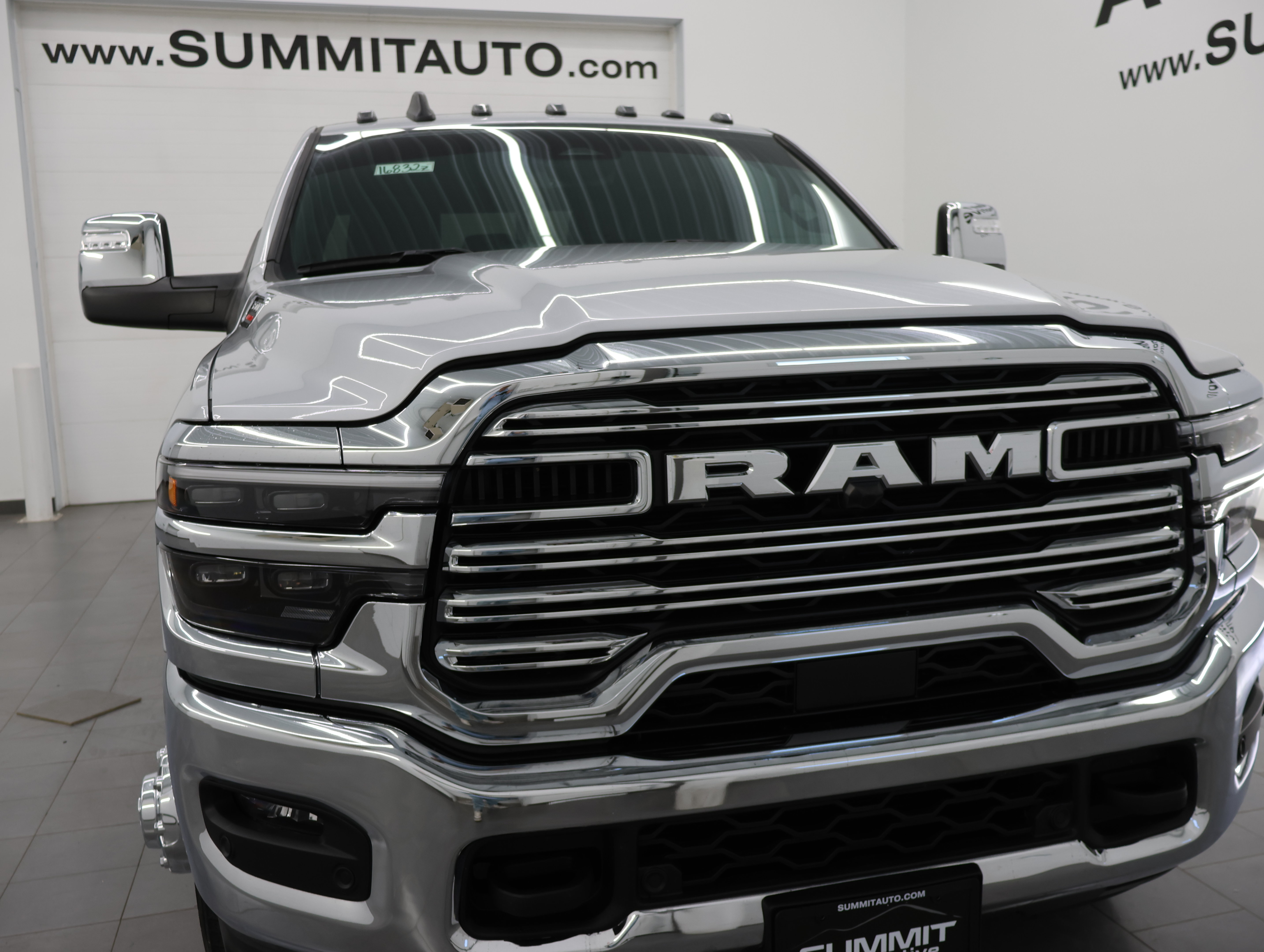 Used 2026 RAM 3500 Laramie AWD/4WD image 19