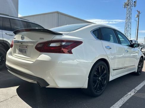 Used 2017 Nissan Altima 2.5 SR w/ Midnight Edition Package FWD image 4