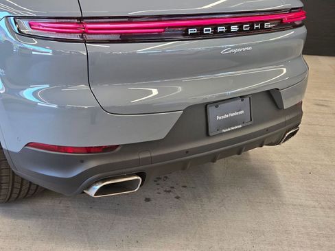 Certified 2026 Porsche Cayenne AWD/4WD image 8