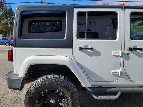 Used 2017 Jeep Wrangler Unlimited Sahara AWD/4WD image 11