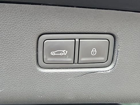 Used 2022 Genesis GV70 3.5T Sport w/ Sport Prestige Package AWD/4WD image 17