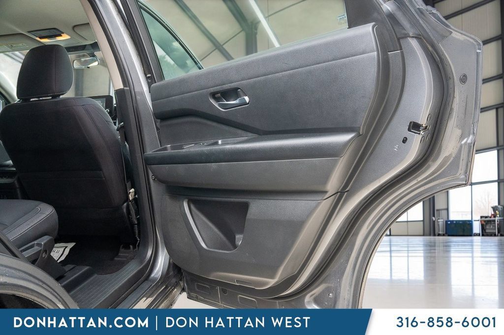 Used 2022 Nissan Pathfinder SV FWD image 22