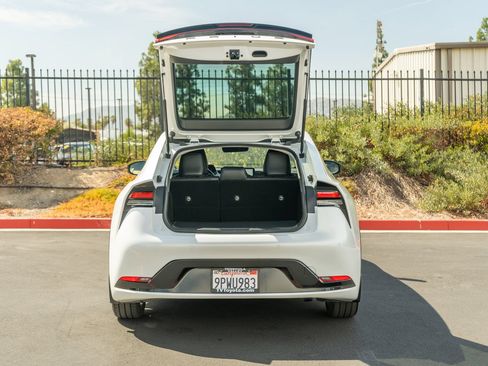 Used 2024 Toyota Prius XLE FWD image 22