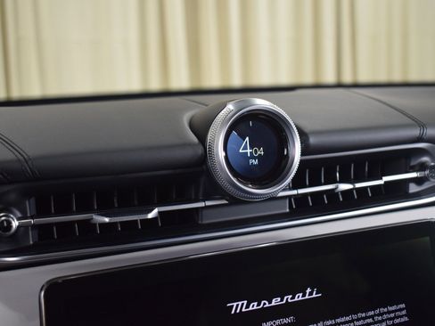 Certified 2024 Maserati Grecale GT image 32