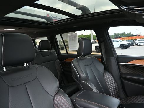 Used 2023 Jeep Grand Cherokee L Summit AWD/4WD image 44