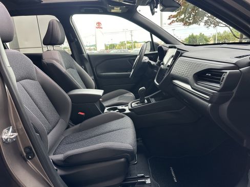 Used 2025 Subaru Forester Premium AWD/4WD image 13