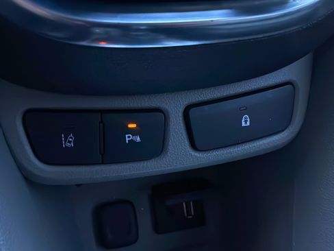 Used 2013 Buick Encore Premium image 18