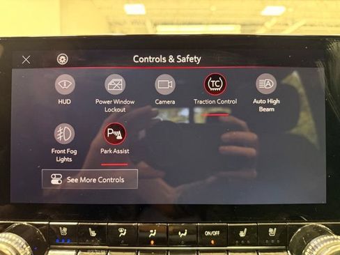 Used 2025 GMC Canyon Denali AWD/4WD image 40