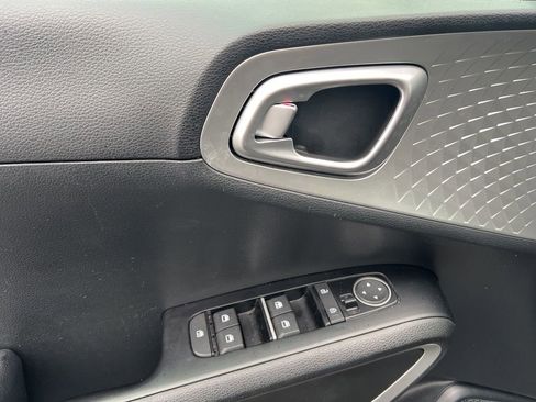 Used 2023 Kia Soul LX w/ Option Group 015 image 7