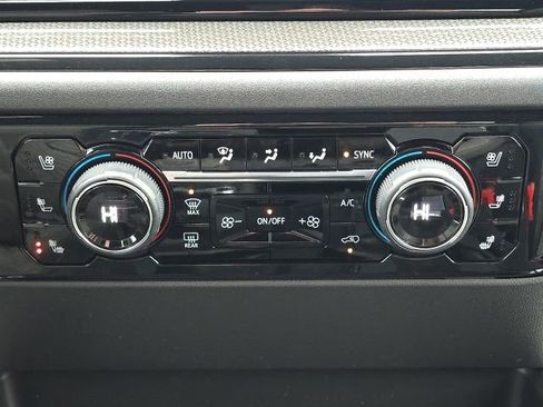 Used 2024 Chevrolet Silverado 1500 ZR2 w/ Technology Package image 40