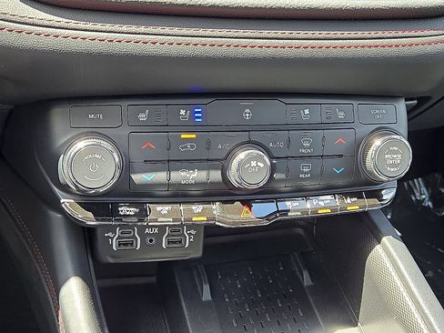 Used 2025 Dodge Durango GT AWD/4WD image 30