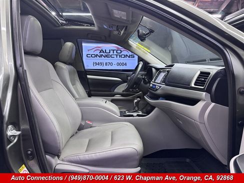 Used 2016 Toyota Highlander XLE FWD image 7
