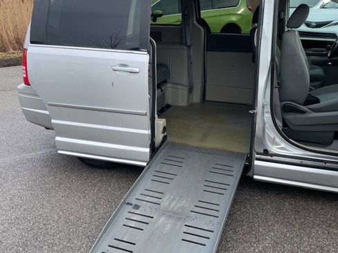 Used 2010 Chrysler Town & Country Touring w/ Trailer Tow Group image 41