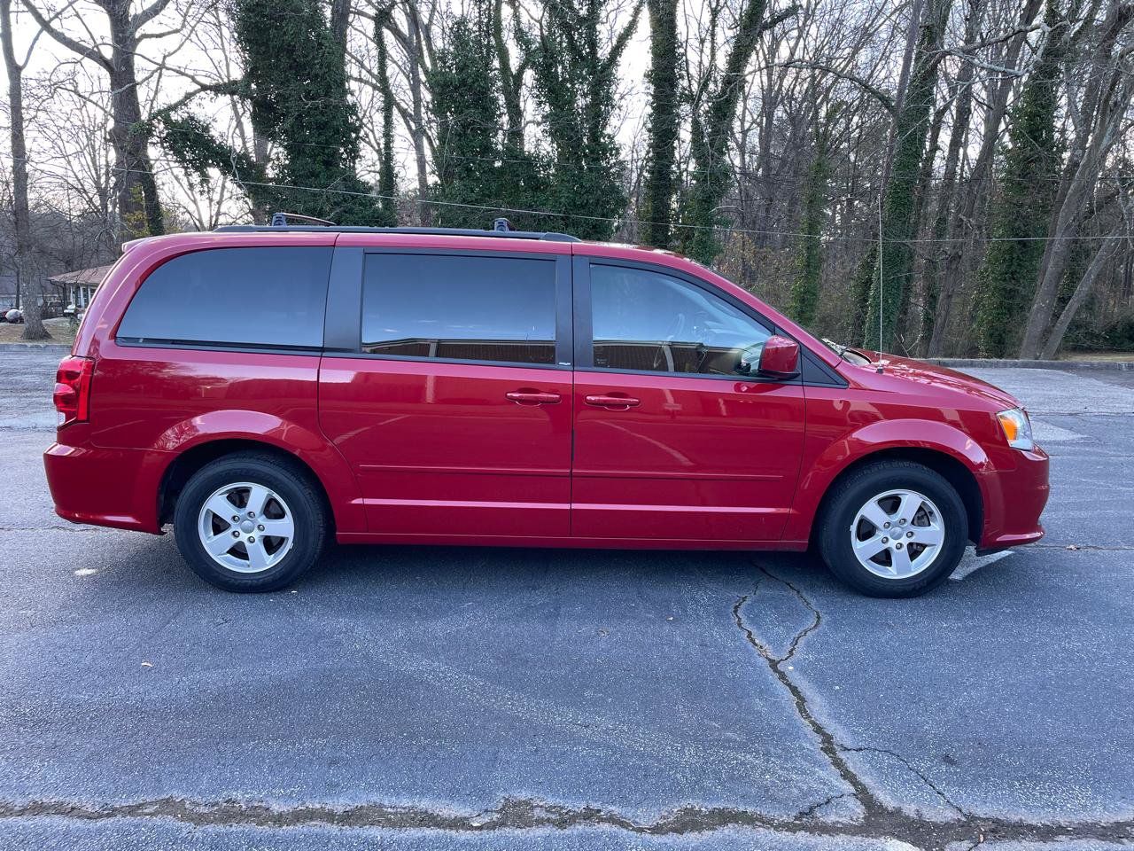 Used 2012 Dodge Grand Caravan SXT FWD image 2