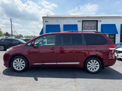 Used 2014 Toyota Sienna XLE AWD/4WD image 8