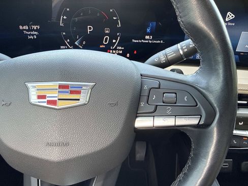 Used 2024 Cadillac XT4 Luxury w/ Cold Weather Package FWD image 16