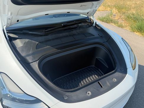 Used 2022 Tesla Model Y Long Range AWD/4WD image 19