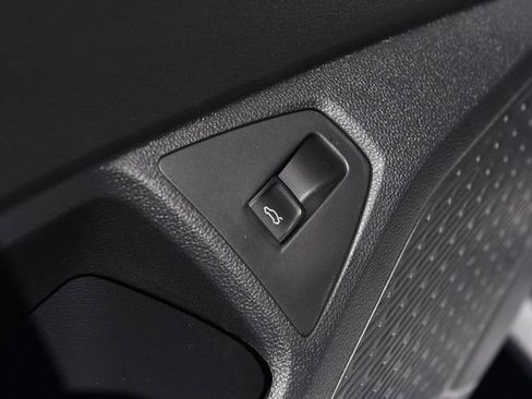 New 2026 Volkswagen Jetta SE FWD image 9
