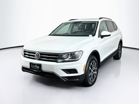 Used 2020 Volkswagen Tiguan SE w/ Panoramic Sunroof Package FWD image 3