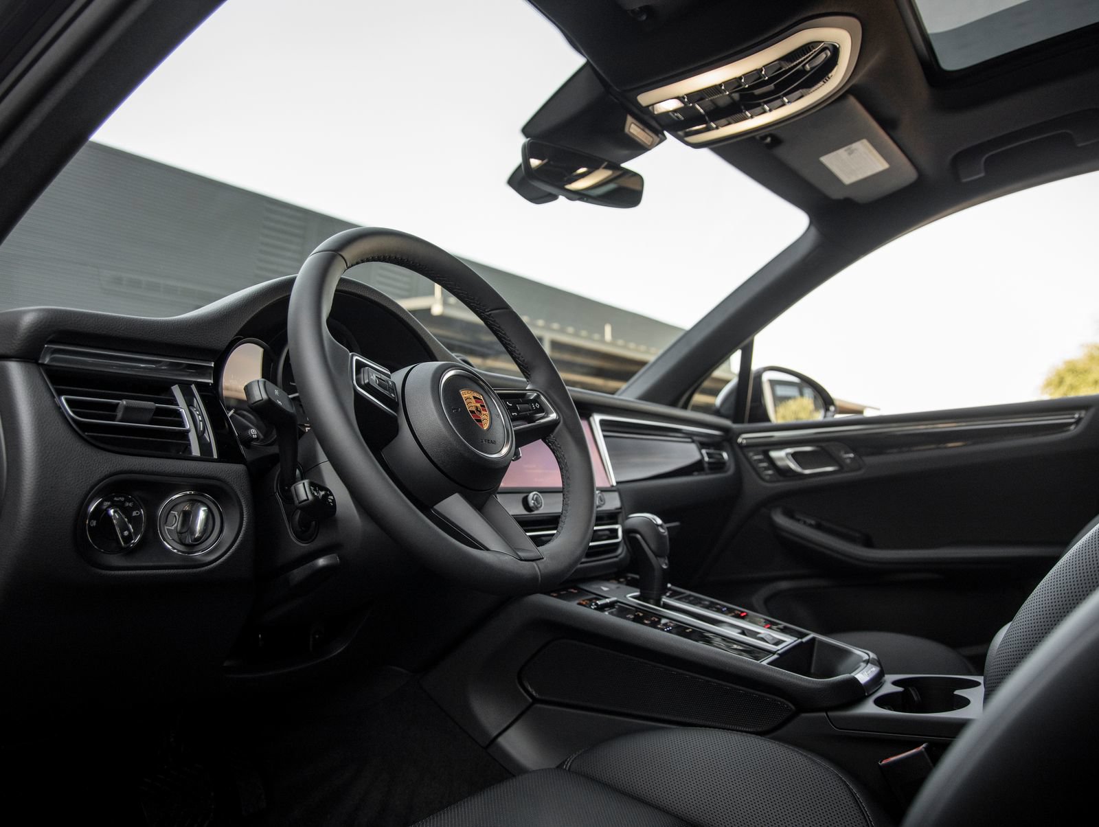 Certified 2026 Porsche Macan AWD/4WD image 4