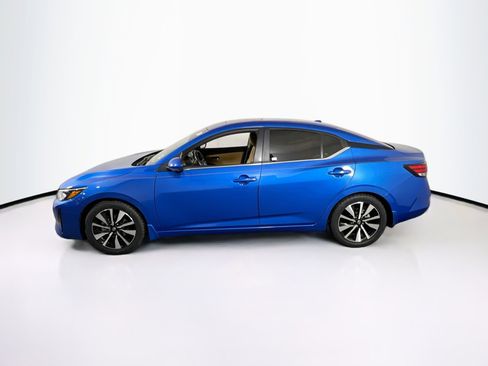 Used 2024 Nissan Sentra SV w/ SV Premium Package image 8