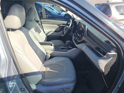 Used 2023 Toyota Highlander Limited AWD/4WD image 16