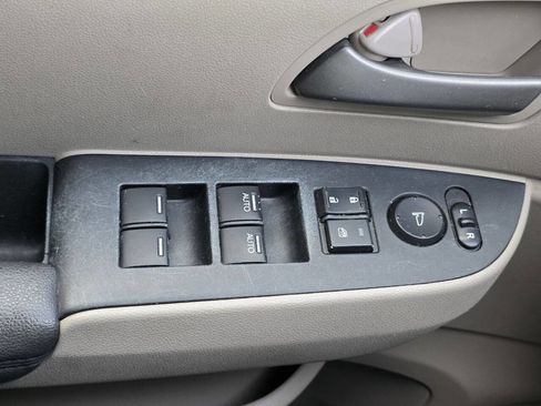 Used 2012 Honda Odyssey LX image 19