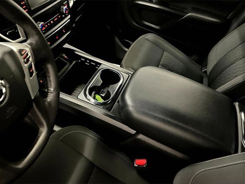 Used 2019 Nissan Titan SV w/ SV Convenience Package image 19