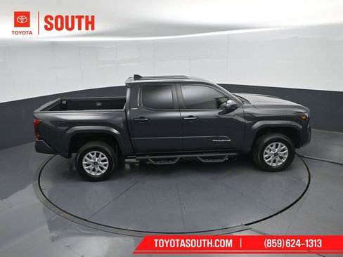 Used 2025 Toyota Tacoma SR5 AWD/4WD image 43