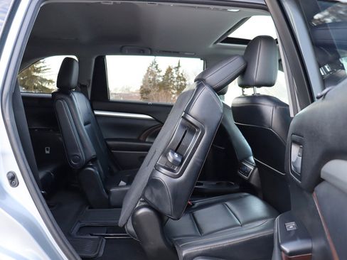 Used 2015 Toyota Highlander XLE image 17