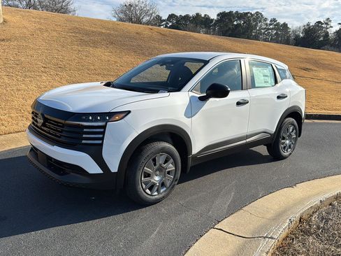 New 2026 Nissan Kicks S image 2