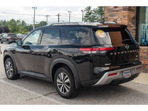 Used 2023 Nissan Pathfinder SL AWD/4WD image 5
