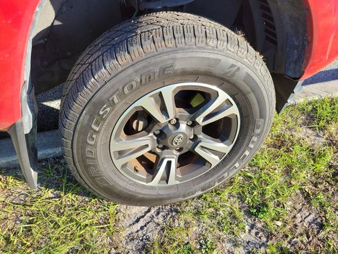 Used 2018 Toyota Tacoma TRD Sport image 28