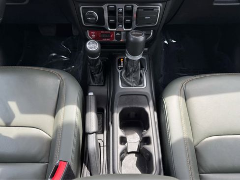 Used 2025 Jeep Gladiator Mojave AWD/4WD image 23