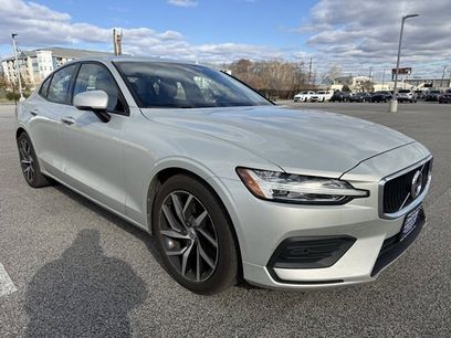 Used 2019 Volvo S60 T6 Momentum w/ Premium Package