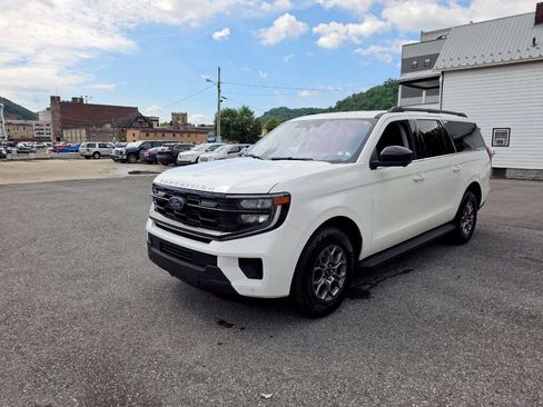 Used 2025 Ford Expedition Max Active AWD/4WD image 5
