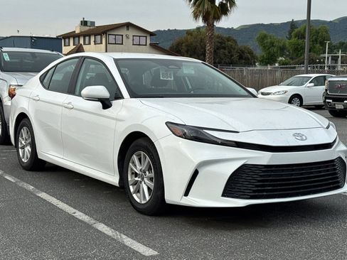 Used 2025 Toyota Camry LE image 2