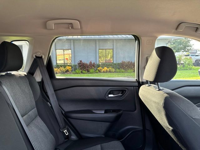 Used 2025 Nissan Rogue SV AWD/4WD image 14
