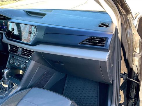 Used 2022 Volkswagen Taos SE w/ Panoramic Sunroof Package image 13