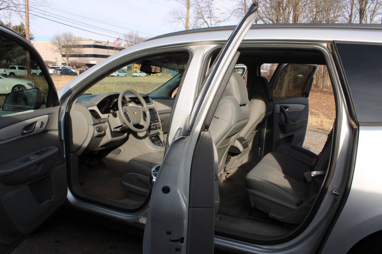 Used 2017 Chevrolet Traverse LS AWD/4WD image 17