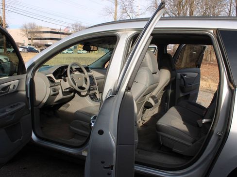 Used 2017 Chevrolet Traverse LS AWD/4WD image 17