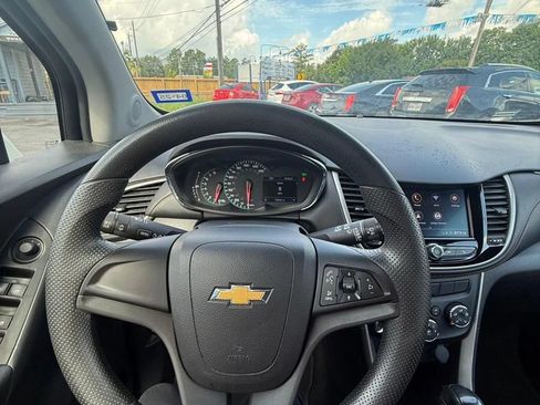Used 2021 Chevrolet Trax LS FWD image 18