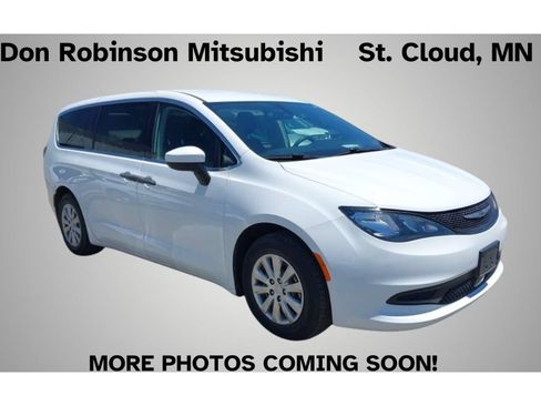Used 2021 Chrysler Voyager L FWD image 1