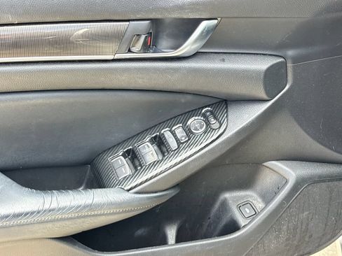 Used 2018 Honda Accord Sport image 15