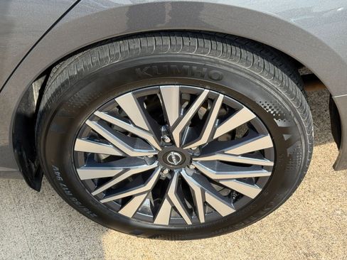 Used 2025 Nissan Altima 2.5 SV image 30