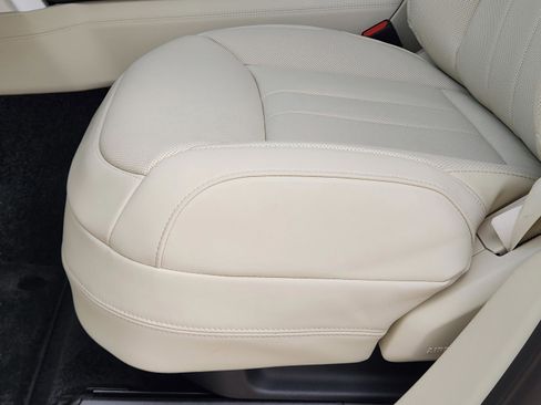 New 2026 Land Rover Range Rover SE image 18