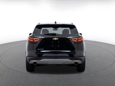 Used 2025 Chevrolet Blazer LT FWD image 8